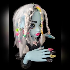 monster high Styling Head Doll with White Hair and Blue Skin